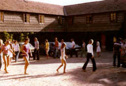 gymn.jpg (1375371 byte)